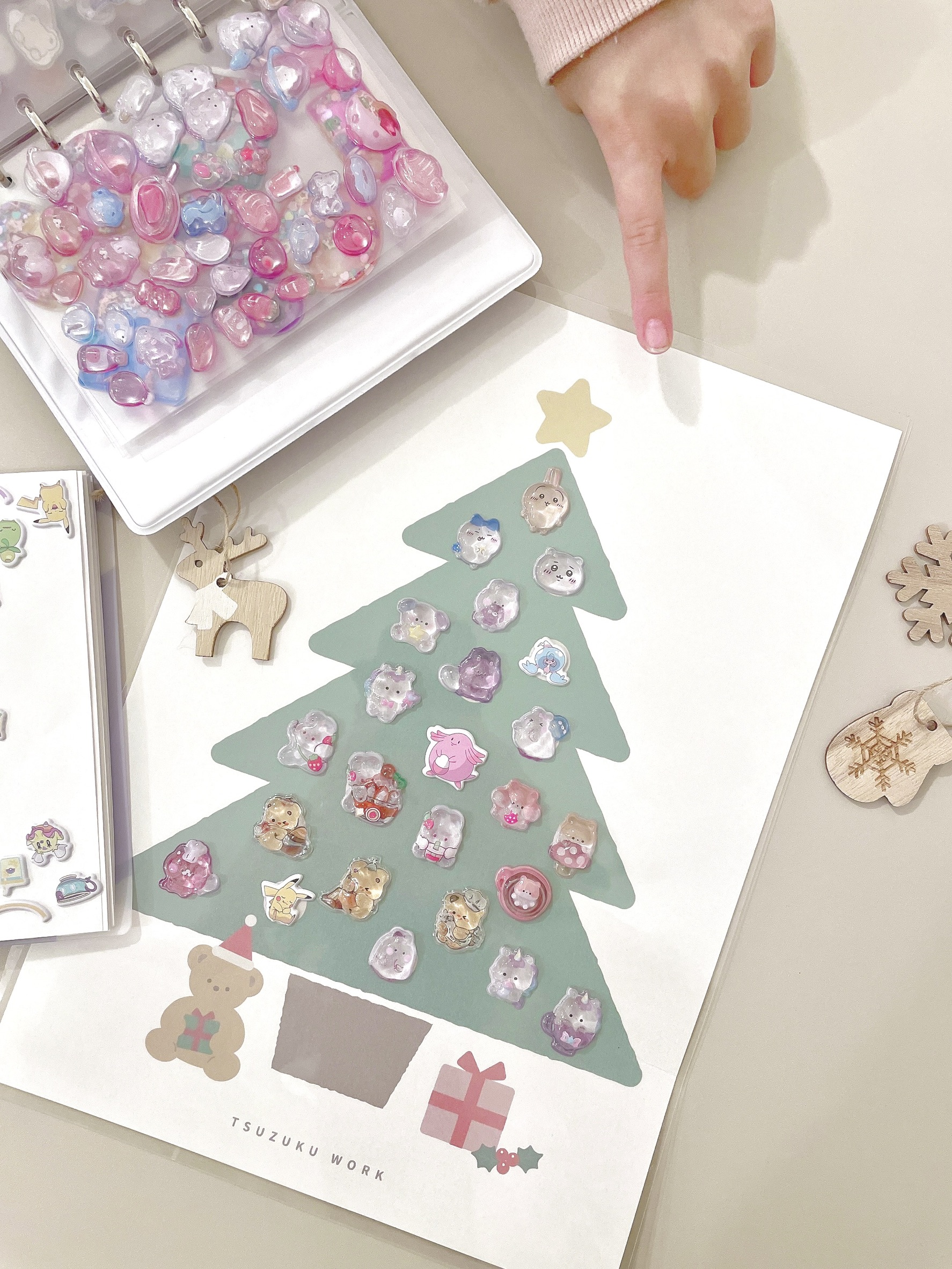 ボンボンドロップシールを貼ったアドベントカレンダー