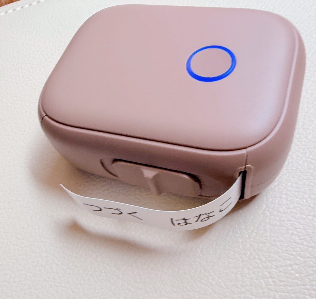 スリコのラベルプリンター　印刷されているところ